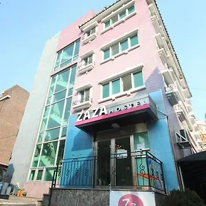 2* Гостевой дом Zaza Backpackers